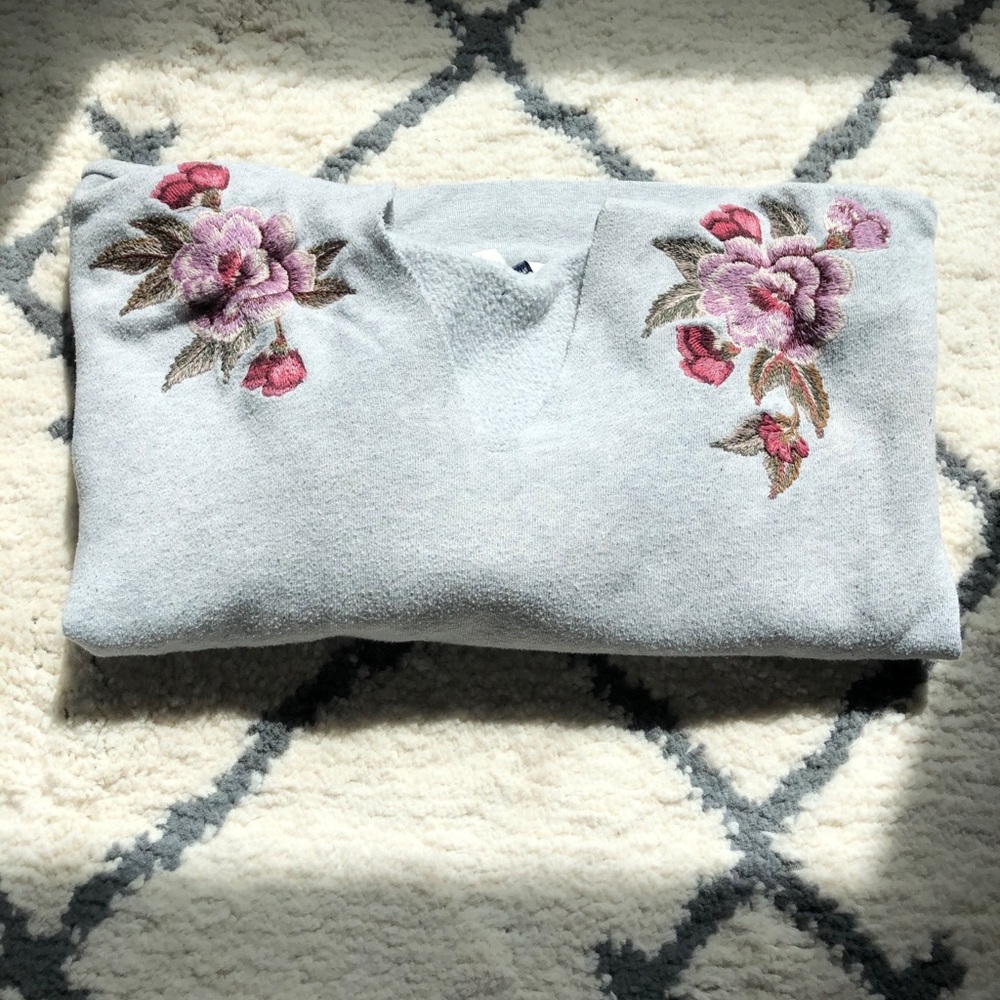 American Eagle cropped sweatshirt